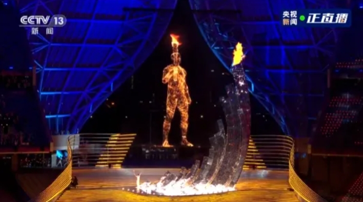 杭州亚运会全球首创“数字火炬手”点燃主火炬台，上亿人次参与